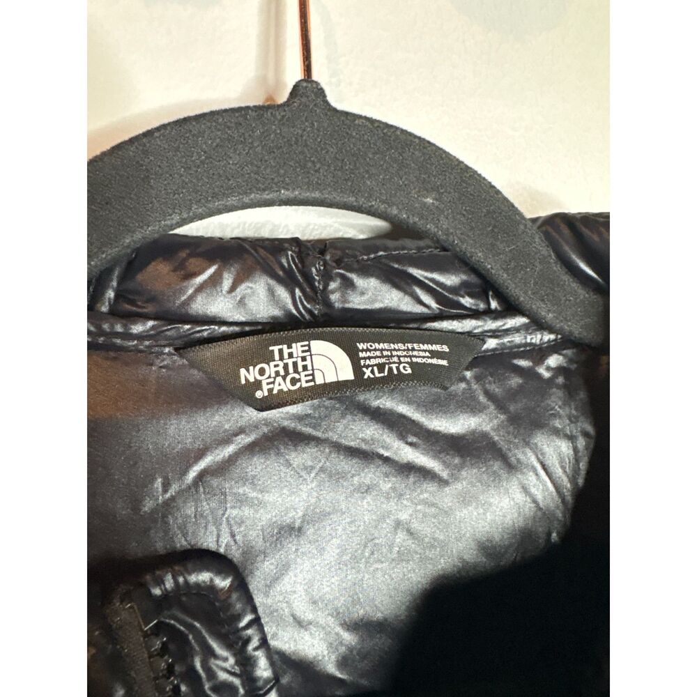 The North Face Women's Thermoball Hooded Parka in TNF Black - Picture 4 of 5
